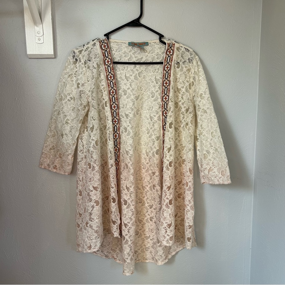Flying tomato lace ombré embroidered cream/beige pink
Open front kimono coverup